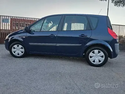 Usata Renault Scenic E-Tech 110 CV (80 kW) 2009 Blu Berlina