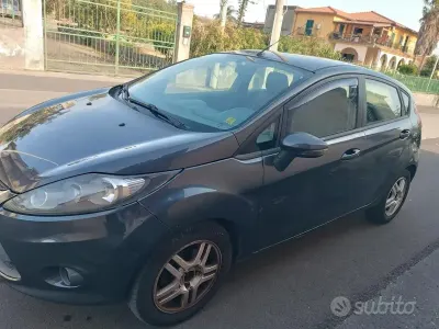 Usata Ford Fiesta 97 CV (71 kW) 2010 Blu Berlina