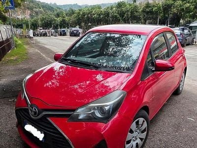Usata Toyota Yaris 2016 Rosso Monovolume