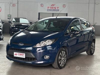Usata Ford Fiesta Titanium 70 CV (51 kW) 2012 Blu Utilitaria