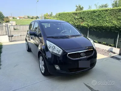 Usata Kia Venga 90 CV (66 kW) 2013 Nero Utilitaria