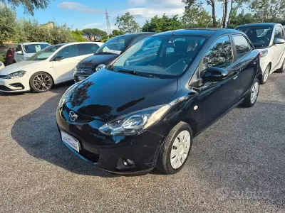 Begagnad Mazda 2 72 HK (52 kW) 2011 Svart Halvkombi