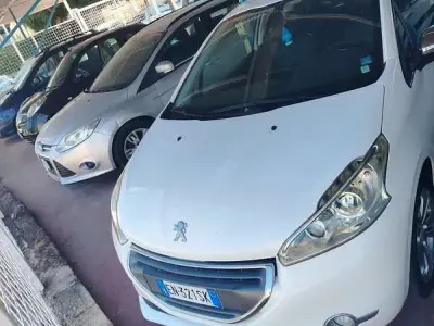 Usata Peugeot 208 Access 82 CV (60 kW) 2012 Utilitaria