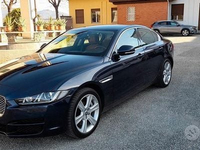 Usata Jaguar XE Portfolio 180 CV (132 kW) 2017 Blu Berlina