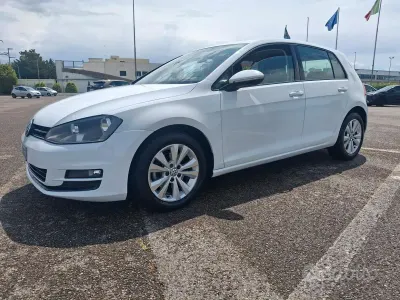 Używany VW Golf VII Highline 105 KM (77 kW) 2013 Biały Sedan/Limuzyna