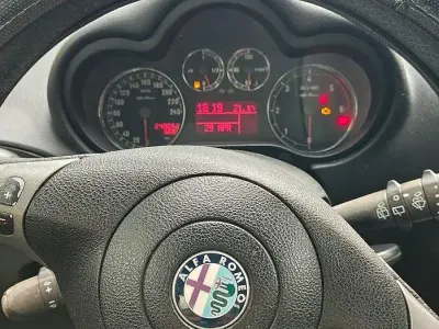 Usata Alfa Romeo 147 Distinctive 120 CV (88 kW) 2007 Nero Utilitaria