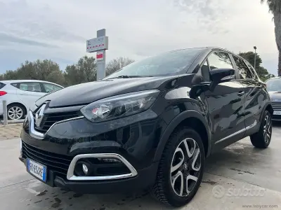 Käytetty Renault Captur Zen 90 HP (66 kW) 2017 Musta Katumaasturi