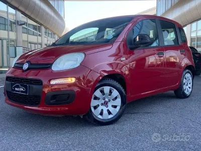 Usata Fiat Panda Lounge 69 CV (50 kW) 2012 Rosso Utilitaria
