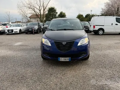 Begagnad Lancia Ypsilon Silver 77 HK (56 kW) 2013 Blå Halvkombi