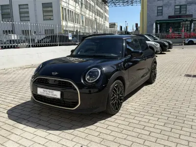 Usata Mini Cooper Favoured 156 CV (114 kW) 2024 Midnight black metallizzato Utilitaria