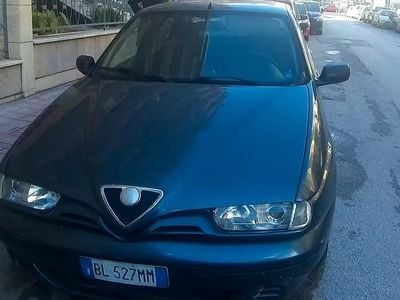 Usata Alfa Romeo 146 103 CV (75 kW) 2000 Verde Utilitaria