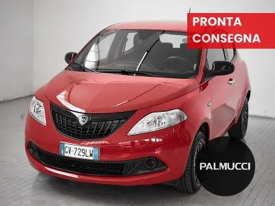 Usata Lancia Ypsilon Silver 70 CV (51 kW) 2024 Rosso Utilitaria
