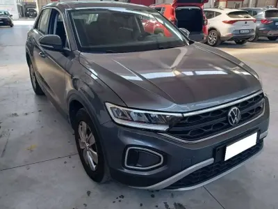 Usata VW T-Roc Business 110 CV (80 kW) 2022 Grigio metallizzato SUV