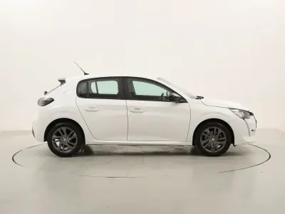 Usata Peugeot 208 Active 101 CV (74 kW) 2022 Biancobianco Utilitaria