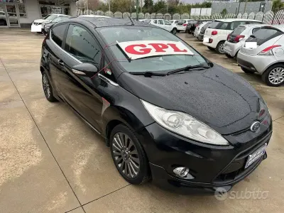Usata Ford Fiesta Titanium 97 CV (71 kW) 2009 Nero Utilitaria