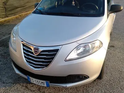 Gebraucht Lancia Ypsilon 69 PS (50 kW) 2013 Grau Kleinwagen