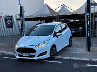 Usata Ford Fiesta ST-Line 75 CV (55 kW) 2017 Bianco Utilitaria