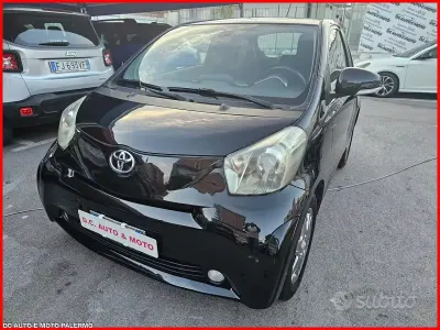 Usata Toyota iQ 68 CV (50 kW) 2009 Nero Utilitaria