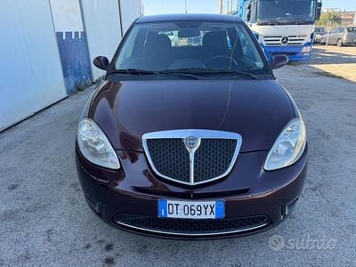 Usata Lancia Ypsilon 60 CV (44 kW) 2009 Viola Utilitaria