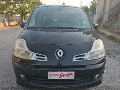 Usata Renault Modus 75 CV (55 kW) 2011 Nero Monovolume