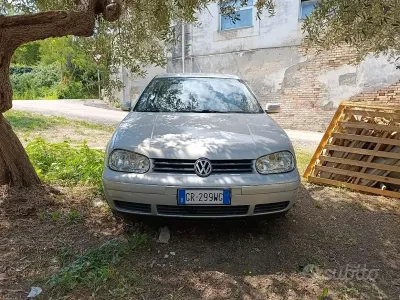 Usata VW Golf IV 110 CV (80 kW) 2000 Grigio Berlina