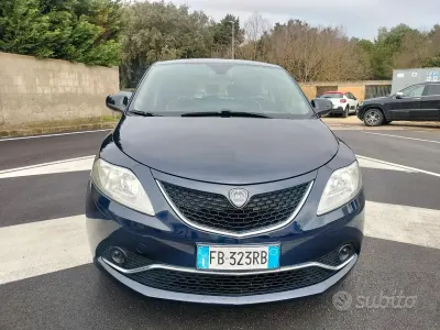 Usata Lancia Ypsilon Platinum 69 CV (50 kW) 2016 Blu Utilitaria