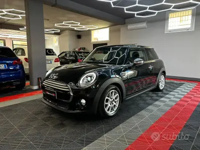 Usata Mini Cooper D 116 CV (85 kW) 2014 Nero Utilitaria