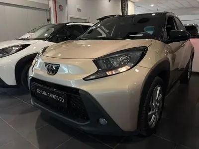 Usata Toyota Aygo X Trend 72 CV (52 kW) 2022 Ginger beige & black met SUV