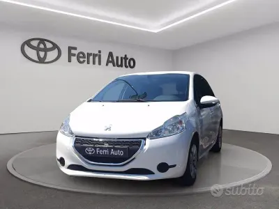 Usata Peugeot 208 Active 68 CV (50 kW) 2015 Bianco Utilitaria