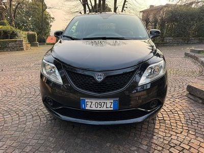 Usata Lancia Ypsilon 69 CV (50 kW) 2019 Nero Utilitaria