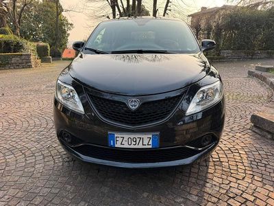 Usata Lancia Ypsilon Gold 69 CV (50 kW) 2019 Nero Utilitaria