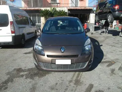 Usata Renault Scenic E-Tech 110 CV (80 kW) 2010 Marrone Monovolume