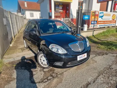 Begagnad Lancia Ypsilon 69 HK (50 kW) 2011 Svart Halvkombi