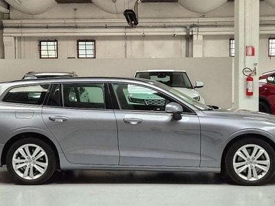Usata Volvo V60 Business Edition 197 CV (144 kW) 2021 Grigio Station wagon