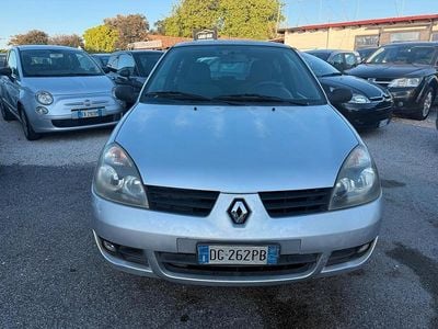 Brugt Renault Clio II Dynamique 75 HK (55 kW) 2007 Sølv Sedan