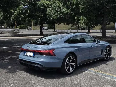 Usata Audi e-tron GT quattro Ambiente 139 kW (190 CV) 2023 Blu/azzurro Berlina