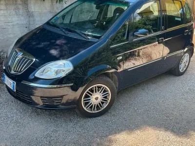 Usata Lancia Musa 77 CV (56 kW) 2009 Blu Monovolume