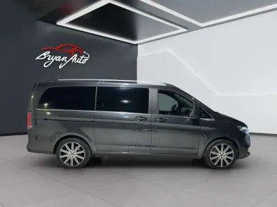 Begagnad Mercedes V300 Exclusive 239 HK (175 kW) 2023 Grå Minibuss