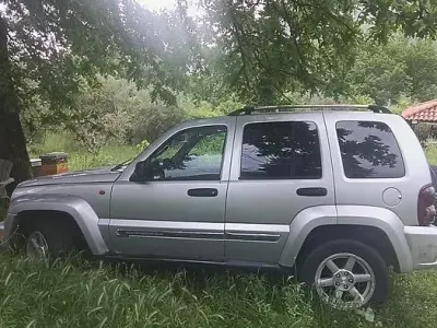 Usata Jeep Cherokee 177 CV (130 kW) 2008 Grigio SUV