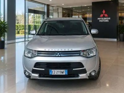 Usata Mitsubishi Outlander P-HEV Instyle 121 CV (88 kW) 2015 Other SUV