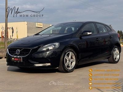 Usata Volvo V40 Summum 115 CV (84 kW) 2015 Nero Berlina