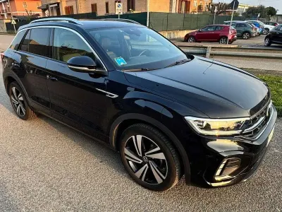 Usata VW T-Roc R-line 116 CV (85 kW) 2023 Nero SUV