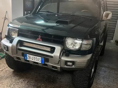Usata Mitsubishi Pajero 125 CV (91 kW) 1999 Verde SUV