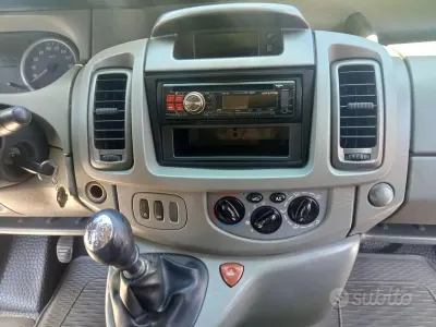 Usata Opel Vivaro 114 CV (83 kW) 2010 Grigio Monovolume