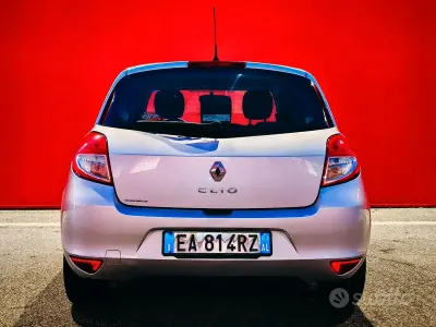 Brugt Renault Clio II 75 HK (55 kW) 2010 Grå Sedan