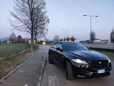 Usata Jaguar F-Pace R-Sport 179 CV (131 kW) 2017 Nero SUV