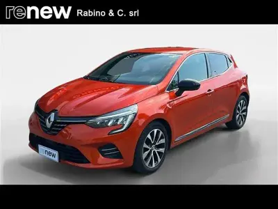 Usata Renault Clio Techno 100 CV (73 kW) 2023 Arancione Utilitaria