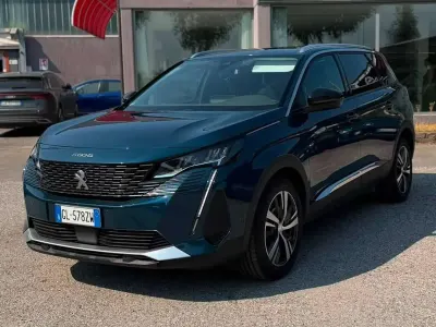 Usata Peugeot 5008 Allure 131 CV (96 kW) 2023 Blu/azzurro SUV