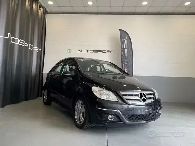 Usata Mercedes B180 Chrome 109 CV (80 kW) 2010 Nero Monovolume