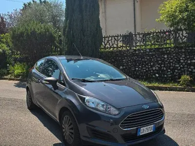 Usata Ford Fiesta 75 CV (55 kW) 2013 Berlina